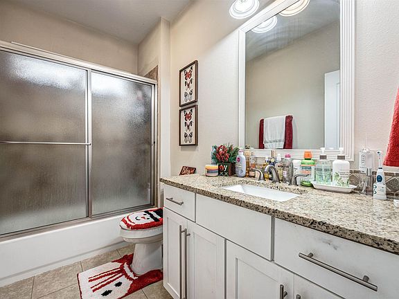 3rd image of 6009 Dorchester Pl