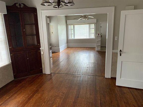 3rd image of 410 1/2 W 8th Ave #410