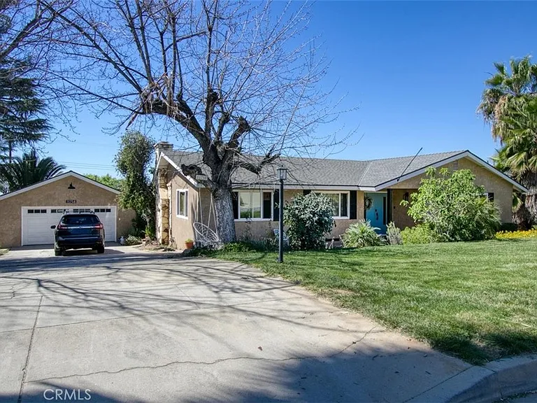 11758 Grant Dr — Photo 2