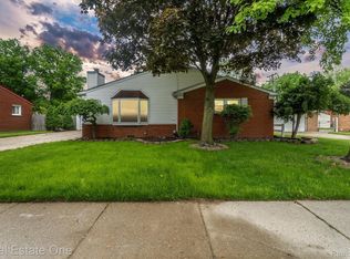 37264 Thinbark St, Wayne, MI 48184