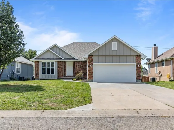 908 Coventry Ct, Warrensburg, MO 64093