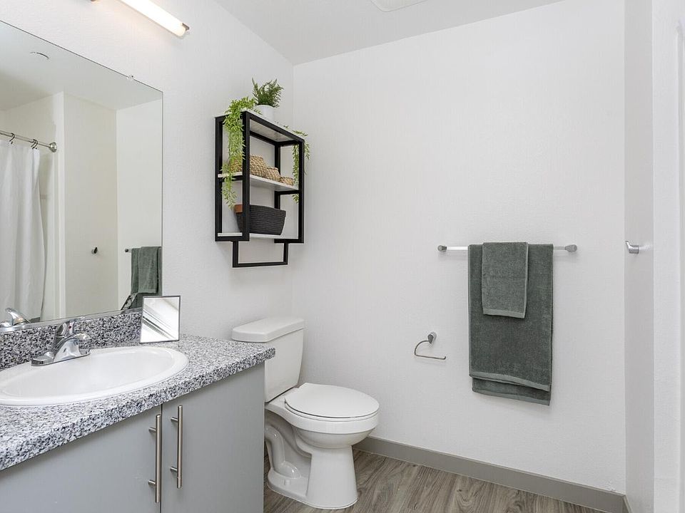 2nd image of 2852 E Yosemite Ave #115