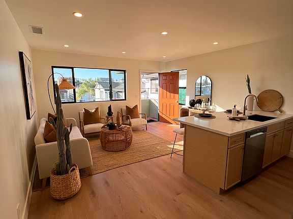 2nd image of 4053 1/2 Louisiana St #4053-1/2