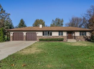5660 Michael Dr NE, Cedar Rapids, IA 52411
