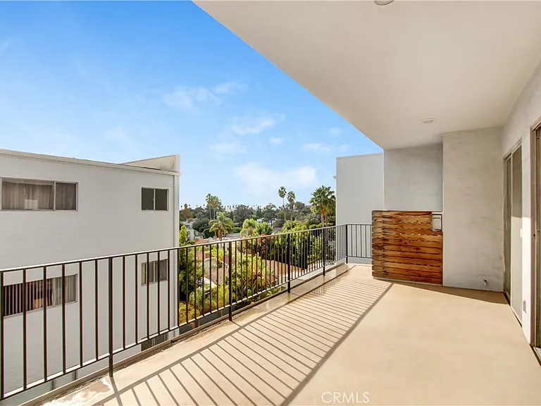 7560 Hollywood Blvd — Photo 13