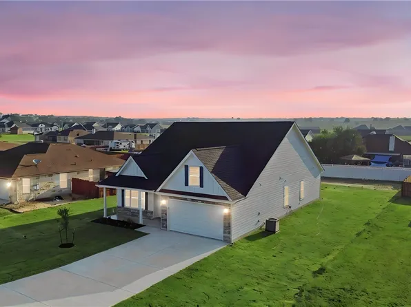 130 Merion Ln, La Vernia, TX 78121