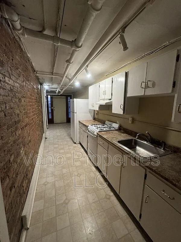 1 bed, 1.0 bath, $1,100 — Photo 4