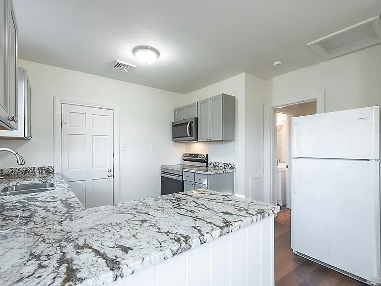3610 Martin Ave — Photo 8