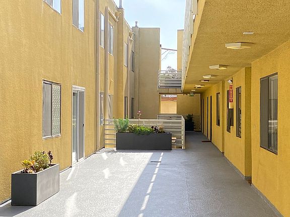 4th image of 2723 Abbot Kinney Blvd #N212