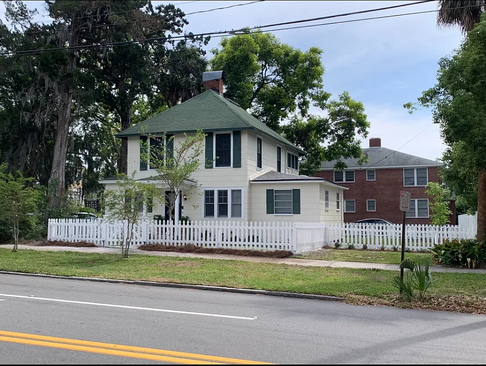 2 bed, 1100 sqft, $1,950 — Photo 1