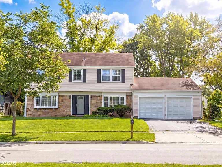 1111 Plum Grove Cir — Photo 1