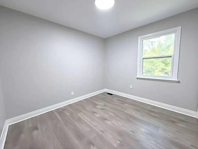 20 W 4th St #1 — Photo 9
