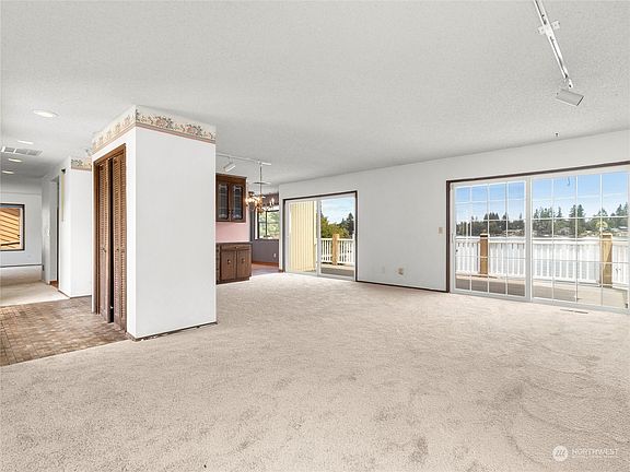 3rd image of 7520 Shorewood Court SE