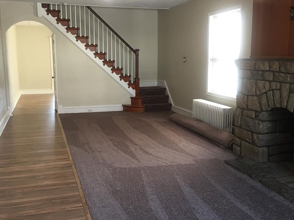 1st image of 324 W Washington St