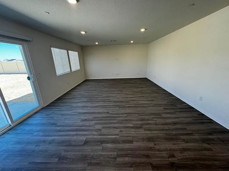 4417 W Avenue J4 — Photo 8