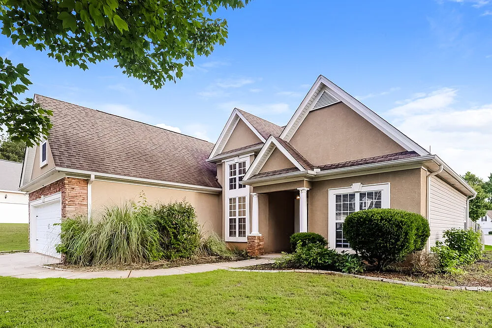 3 bed, 2.0 bath, 1737 sqft, $2,310 — Photo 4