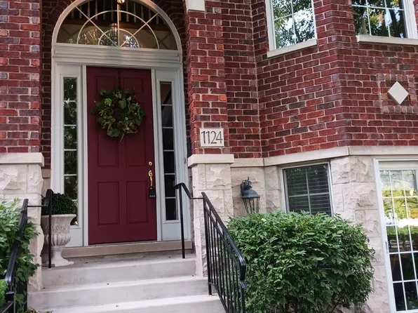 1124 Curtiss St, Downers Grove, IL 60515