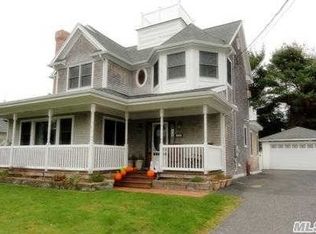 15 Bay St, Center Moriches, NY 11934