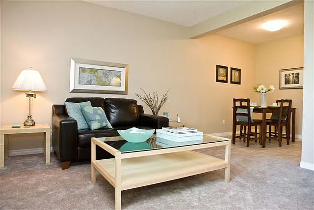 Callingwood on 170th Apartments Edmonton — Photo 3