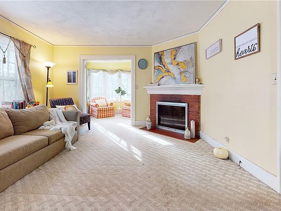 5th image of 115 Ferris Pl