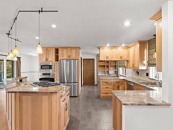 4th image of 278 NE 30th Ave