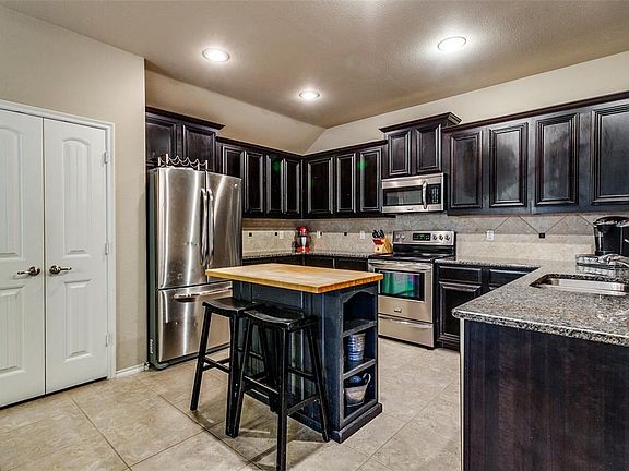 5th image of 124 Sumac Dr
