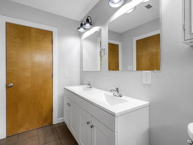 110 Moreland Ave SE #F — Photo 22