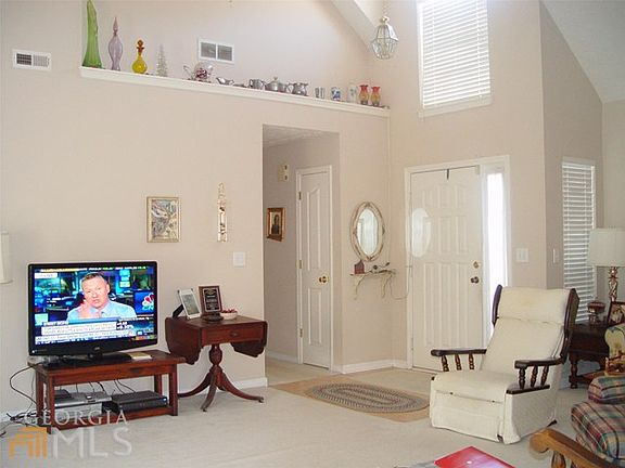 3rd image of 304 Newfield Way