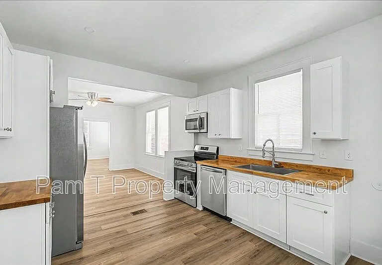 613 W 39th St #A — Photo 14