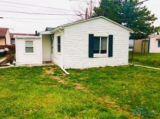 304 Venice Dr, Northwood, OH 43619