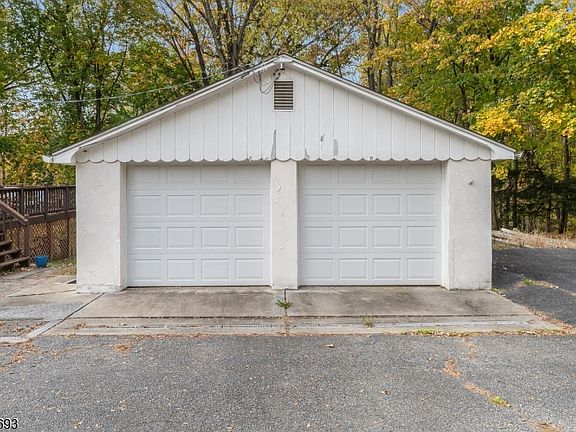 4th image of 324 Tunnel Rd