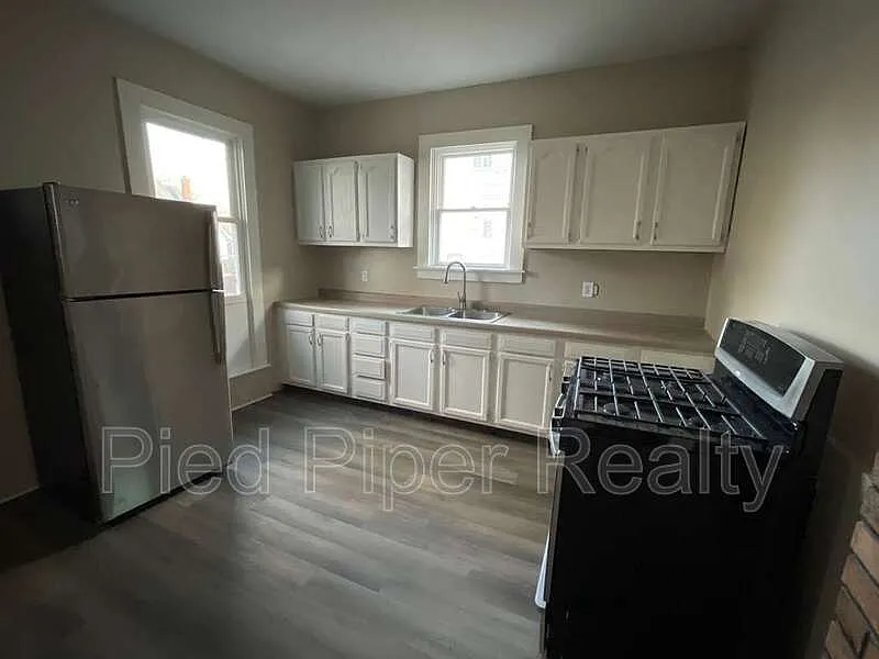 3 bed, 1.0 bath, 1633 sqft, $1,495 — Photo 2