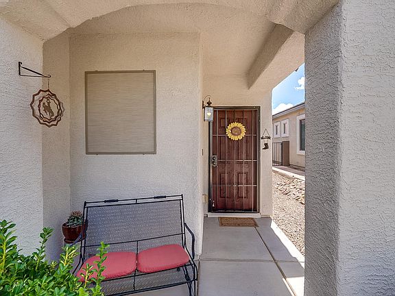 2nd image of 407 W Calle Del Estribo