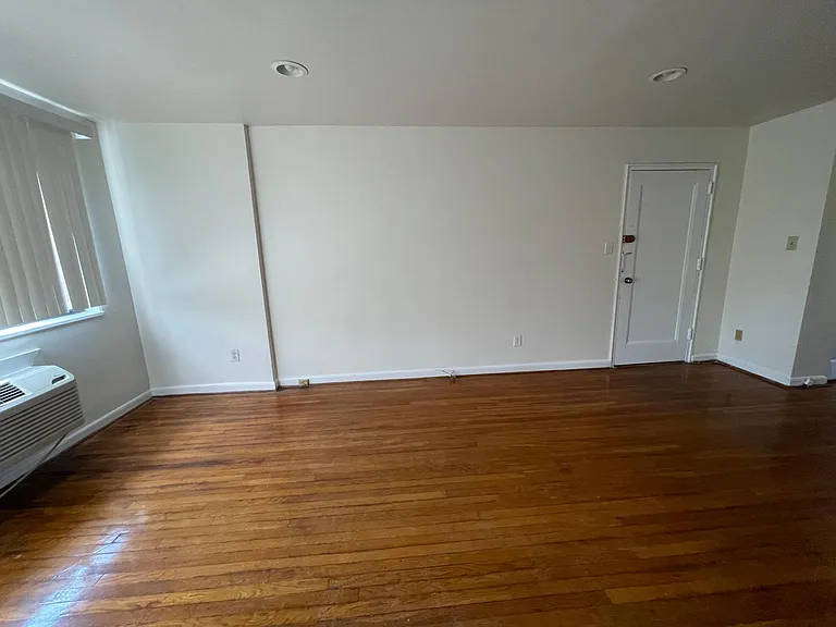 408 Independence Ave SE #204 — Photo 9