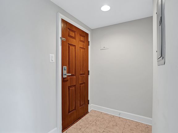 4th image of 4949 Battery Ln #F76cbe10e