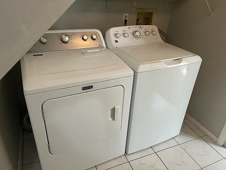 286 S Madison Ave — Photo 17