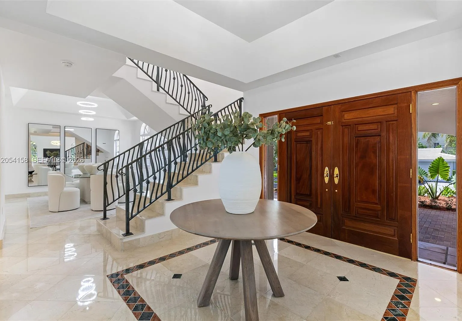 5 bed, 4.5 bath, 4003 sqft, $17,500 — Photo 2