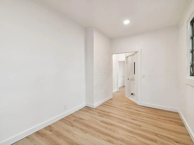 215 S Howard Ave #E — Photo 10