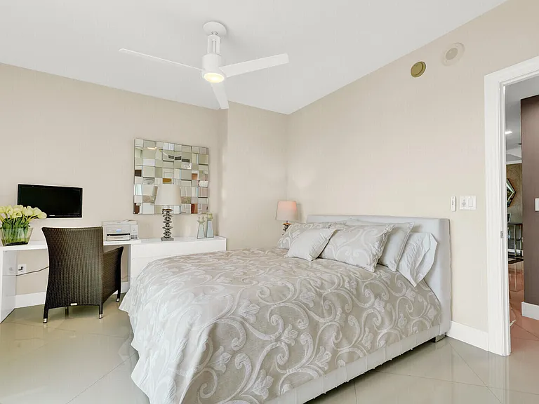 1 N Ocean Blvd #1007 — Photo 46
