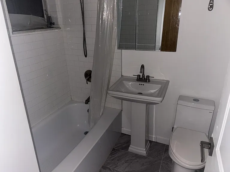 807-809 Schuyler Ave #1R — Photo 9