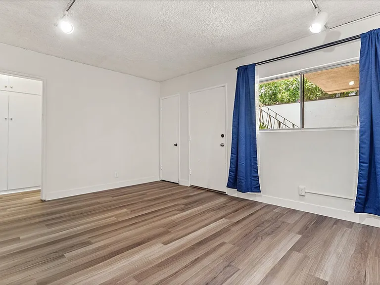 908 N San Vicente Blvd #4 — Photo 7