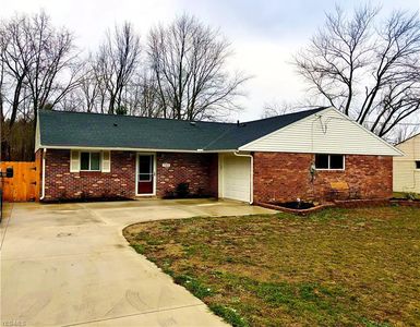 701 Renninger Rd, Akron, OH, 44319