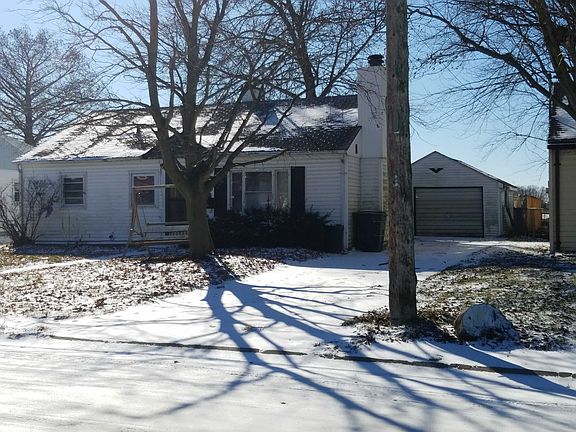 3rd image of 329 Woodlawn Ave