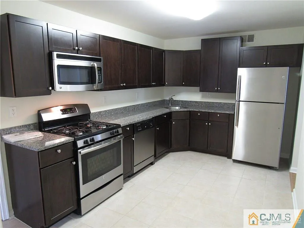 2 bed, 2.0 bath, $2,350 — Photo 2