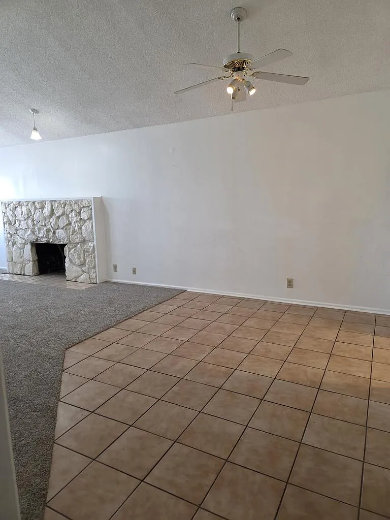 2 bed, 2.0 bath, 1218 sqft, $1,900 — Photo 4