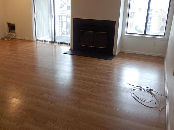 5th image of 1105 Castle Harbour Way Unit 3B
