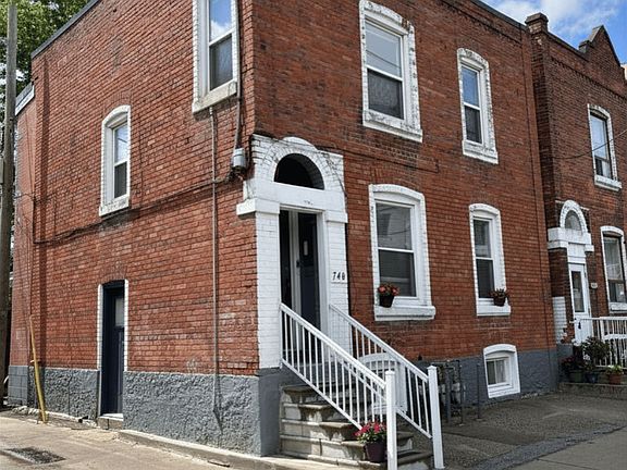 2nd image of 740 Lansdowne Ave