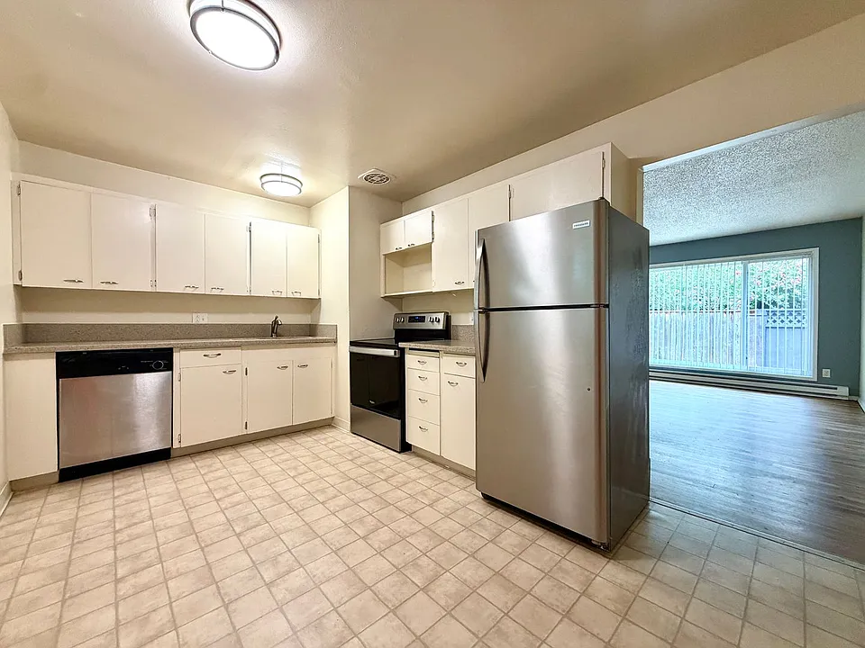 Updated Two Bedroom in Reed Neighborhood w/ Private Fenced Front Patio~ Onsite Laundry~ Off Stree...