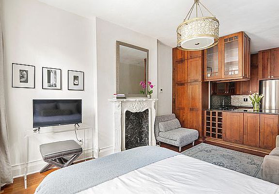 5th image of 354 W 12th St APT 2A