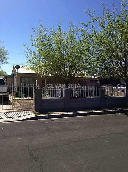 1st image of 2202 E Mesquite Ave